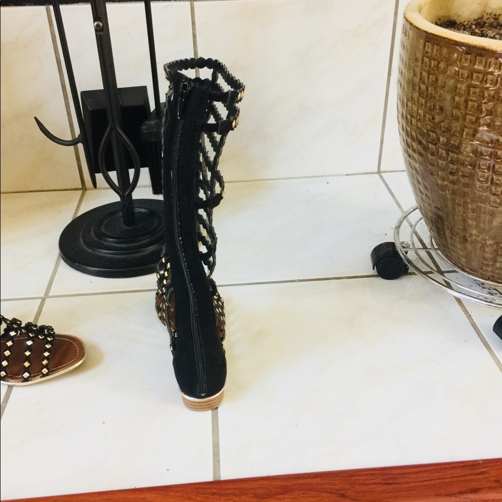 Boots Host Pickup - image 3